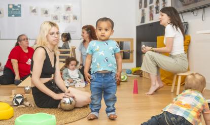 The "Espacios Familiares 0-3" (Family Spaces 0-3) project supports families in vulnerable situations with children aged 0 to 3 years old during this critical stage of life for young children.