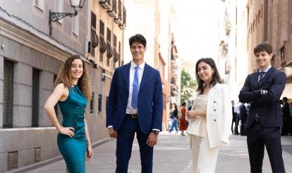 D'esquerra a dreta. Júlia Laguna, Albert Gimó, Belén Luengo i Gonzalo Plaza cursaran estudis de postgrau a l'estranger, tots relacionats amb el desenvolupament de la intel·ligència artificial.