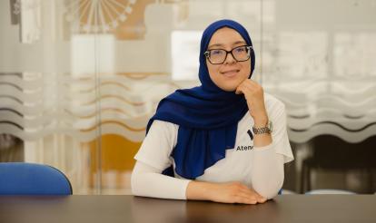 Retrat de Yousra Jellam, usuària de CODENAF que actualment treballa a Atende.