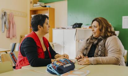 Inma y Mónica conversando.