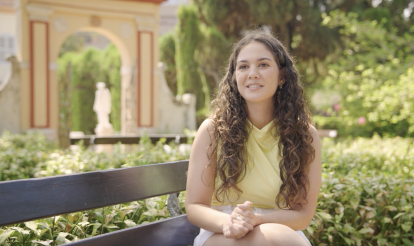Ana María Vázquez ha completado sus estudios superiores gracias a una beca que le ha dado acceso a oportunidades que estaban fuera de su alcance.