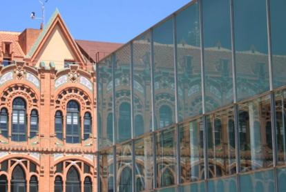 Façana del Museu de la Ciència CosmoCaixa.