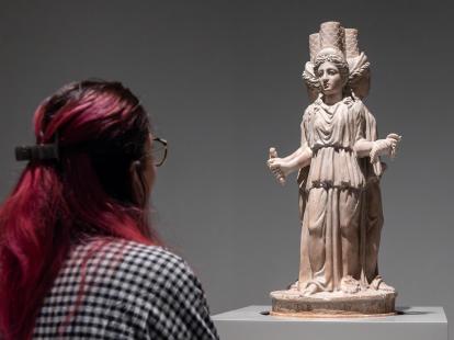 CaixaForum València recorre el poder femenino en el arte y las creencias: desde la prehistoria hasta hoy