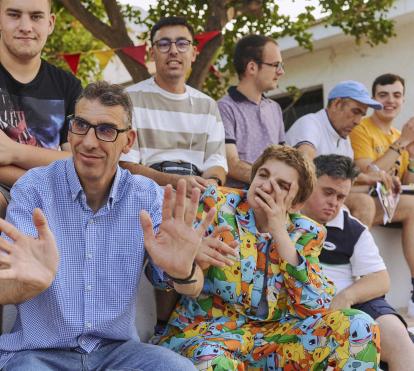 El programa Imagina es fonamenta en l'acompanyament basat en la creativitat, l'apoderament personal i rural, i el creixement en grup. 