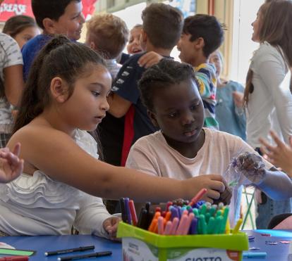 Niñas beneficiarias de un proyecto impulaso por la convocatoria de proyectos sociales en el País Vasco