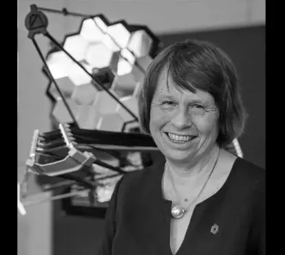 Ewine Fleur van Dishoeck, astrònoma, química, professora d’Astrofísica Atòmica i Molecular a l’Observatori de Leiden i presidenta electa de la Unió Astronòmica Internacional. 