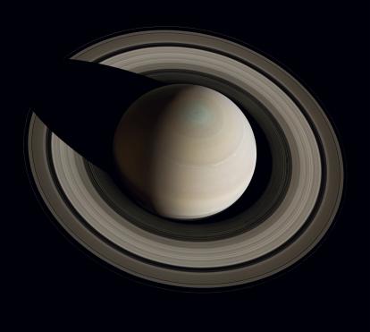 Por encima del polo norte de Saturno. Fotografía compuesta en mosaico. Cassini, 10 de octubre de 2013. © NASA/JPL/SSI/Cornell/Michael Benson, Kinetikon Pictures.