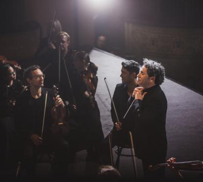 La filmación final de Symphony tuvo lugar en el Gran Teatro del Liceo de Barcelona en agosto de 2019 bajo la batuta del director de orquesta Gustavo Dudamel y los músicos de la Mahler Chamber Orchestra.