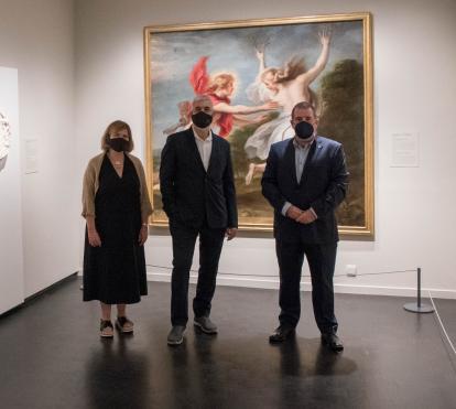 D’esquerra a dreta: la directora de CaixaForum Lleida, Maribel Tost; el director corporatiu de l’Àrea de Ciència i Cultura de la Fundació ”la Caixa”, Ignasi Miró, i el cap de Continguts Didàctics del Museo Nacional del Prado i comissari de l’exposició, Fernando Pérez Suescun, han presentat a CaixaForum Lleida Art i mite. Els déus del Prado.