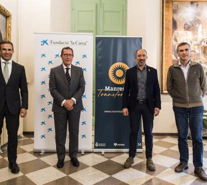 D’esquerra a dreta: el director territorial de Catalunya de CaixaBank, Jaume Masana; el director general de la Fundació ”la Caixa”, Antoni Vila;  l’alcalde de Manresa, Marc Aloy, i el regidor de Turisme i Projecció de Ciutat, Joan Calmet.