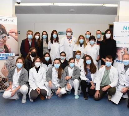 El equipo de oftalmología del Hospital Clínic de Barcelona lleva a cabo, de forma voluntaria, revisiones oftalmológicas a más de 170 niños y niñas beneficiarios del programa #Invulnerables de CaixaProinfancia.