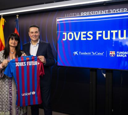 La directora general de la Fundació FC Barcelona, la Dra. Marta Segú, i el director corporatiu d’Educació i Màrqueting de la Fundació ”la Caixa”, Xavier Bertolín, presenten el projecte JOVES FUTUR+.