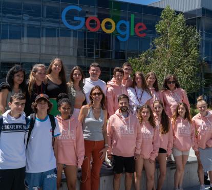 Els equips catalans del repte  The Challenge a la seu de Google amb el Miquel Montoro.