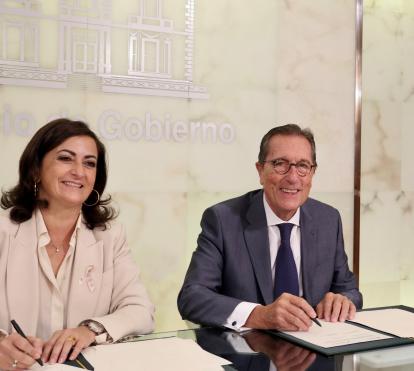 La presidenta del Gobierno de La Rioja, Concha Andreu, y el director general de la Fundación ”la Caixa”, Antonio Vila Bertrán, han firmado un acuerdo marco que contempla la colaboración entre ambas instituciones en materia de acción social, educativa y cultural durante 2022.