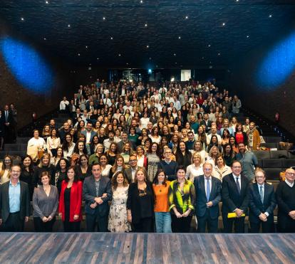 Autoridades y profesionales que participan en el programa Reincorpora durante la jornada celebrada en CaixaForum Madrid.