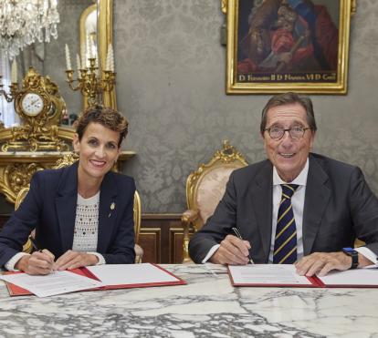 La Presidenta de Navarra, María Chivite, y el director general de la Fundación ”la Caixa”, Antonio Vila Bertrán, han firmado en Pamplona un acuerdo marco que recoge la colaboración entre ambas instituciones en materia de acción social, educativa y cultural.