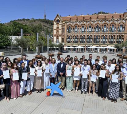 Durante la segunda semana de julio ha tenido lugar en Barcelona el primer encuentro de becarios de grado, al que han asistido los de la primera edición.