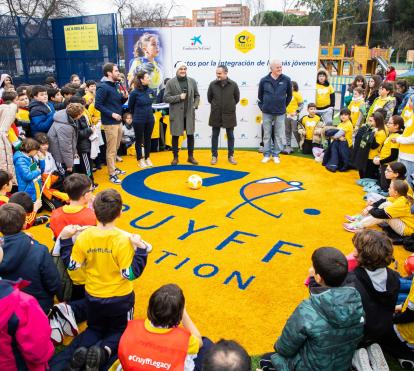 El exportero de la Selección, del Real Madrid y del Oporto, Iker Casillas, ha apadrinado el Cruyff Court de Móstoles.