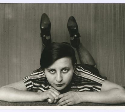 Gertrud Arndt. Autorretrato en el estudio, Bauhaus Dessau, 1926.