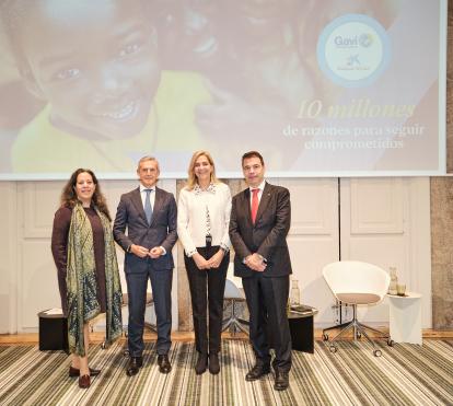 De izquierda a derecha: Magdalena Robert, Program Advocacy and Communications de la Global Policy & Advocacy de la Gates Foundation, Juan Pedro Badiola, director territorial Norte de CaixaBank, SAR Infanta Doña Cristina, directora del Área Internacional de la Fundación "la Caixa" y Eduard Molnar, jefe de Relaciones con Donantes y Campañas de Gavi the Vaccine Alliance.