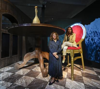 The curator of the exhibition "The worlds of Alice. Dreaming of Wonderland”, Kate Bailey, and director of CaixaForum Barcelona, ​​​​Mireia Domingo.