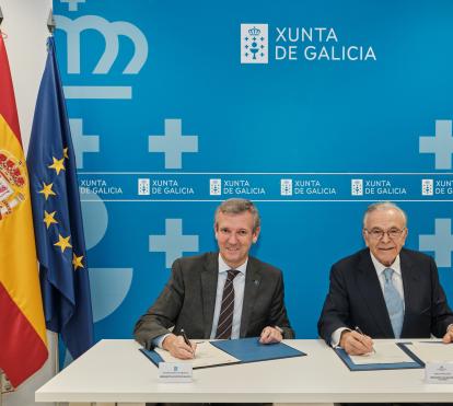 El presidente de la Xunta de Gailcia, Alfonso Rueda y el presidente de la Fundación "la Caixa", Isidro Fainé, durante la firma del convenio.