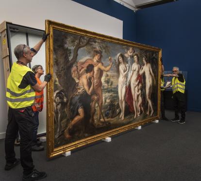 The technical staff unpacking Rubens' "The Judgment of Paris" at CaixaForum Barcelona.