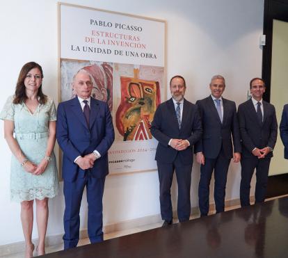 De izq. a dcha. Carmen González, directora comercial de CaixaBank en Málaga, Córdoba, Almería, Ceuta y Melilla; Bernard Ruiz-Picasso, presidente Consejo Ejecutivo MPM; Juan Carlos Barroso, responsable Territorial en Andalucía, Ceuta y Melilla; Antonio Caballero, director de Área de Negocio de Málaga; Miguel López-Remiro, director artístico MPM; y David Navas, delegado del Consejo Ejecutivo MPM.