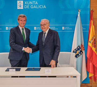 El presidente de la Xunta de Galicia, Alfonso Rueda, y el presidente de la Fundación ”la Caixa”, Isidro Fainé.