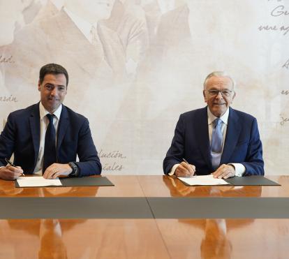 El lehendakari del Gobierno Vasco, Imanol Pradales, y el presidente de la Fundación ”la Caixa”, Isidro Fainé.
