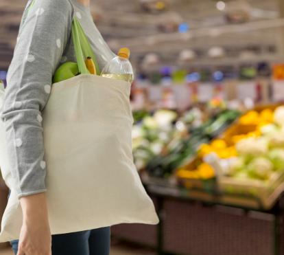 Reduir el consum de carn i lactis i evitar el malbaratament alimentari podria disminuir fins a un 35% l'impacte ambiental i en la salut.
