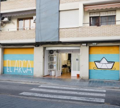Exterior de la asociación El Arca en el barrio valenciano de Nazaret.