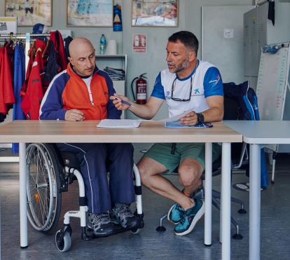 Gracias al Programa de Convocatorias Sociales de la Fundación "la Caixa", que impulsa proyectos de acción local y fomenta la innovación social, Diego participa en el programa ESFUERZA de actividad física saludable.