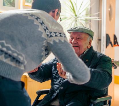 Daniel García se reencuentra con Luciano en la residencia de personas mayores de Ávila. 