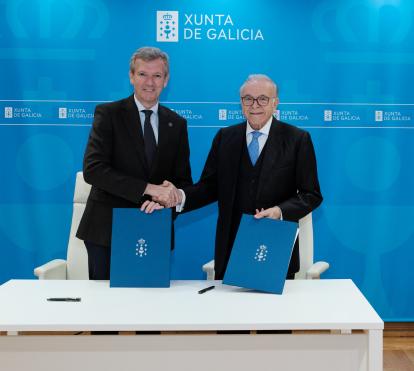 El presidente de la Xunta de Galicia, Alfonso Rueda, y el presidente de la Fundación ”la Caixa”, Isidro Fainé, en la firma del acuerdo marco.