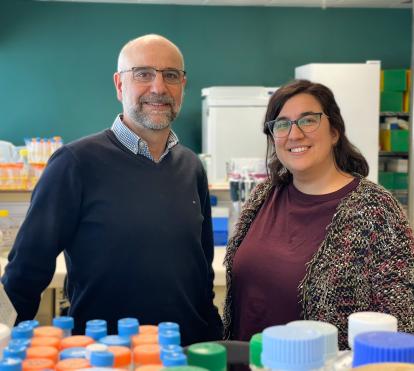 IrsiCaixa researchers Maria Salgado and Javier Martinez-Picado.