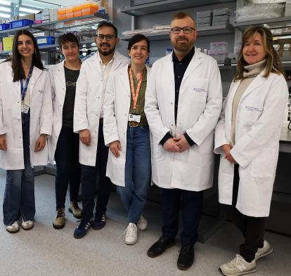 Equipo de investigadores que han llevado a cabo la investigación, entre ellos Gabriel Rabinovich y Pilar Navarro, a la derecha de la imagen.