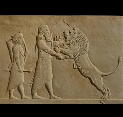 Asurbanipal matando al león simboliza la fuerza y el valor del rey.
