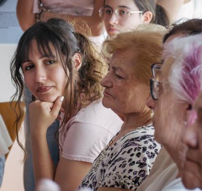 Algunas de las asistentes al encuentro para reflexionar sobre el concepto de edadismo en el Centro Social para Personas Mayores El Llano, en Gijón.