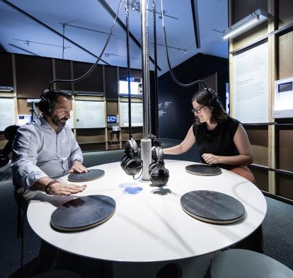 En la exposición en CaixaForum Zaragoza pueden encontrarse módulos interactivos para crear melodías.