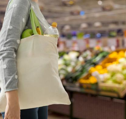Reducir el consumo de carne y lácteos y evitar el desperdicio alimentario podría disminuir hasta un 35% el impacto ambiental y en la salud.