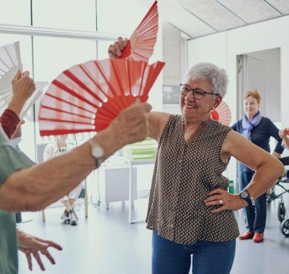 Personas mayores participando en las actividades impulsadas por la Fundación "la Caixa".