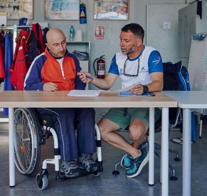 Gracias al Programa de Convocatorias Sociales de la Fundación "la Caixa", que impulsa proyectos de acción local y fomenta la innovación social, Diego participa en el programa ESFUERZA de actividad física saludable.