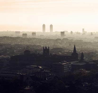 Vista de la ciudad de Barcelona desde la montaña de Collserola.
