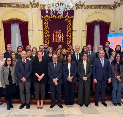 Foto de familia en el acto de presentación del balance anual de la labor social que hace la Fundación ”la Caixa” en Melilla. 
