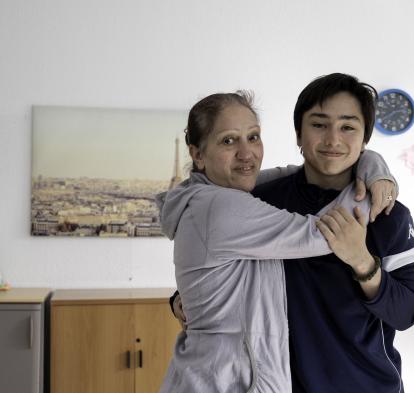 Raquel Blanco y su hijo Aarón, usuarios de CaixaProinfancia.