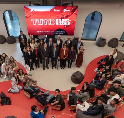 Foto de familia de las entidades promotoras de TUMO Bilbao.