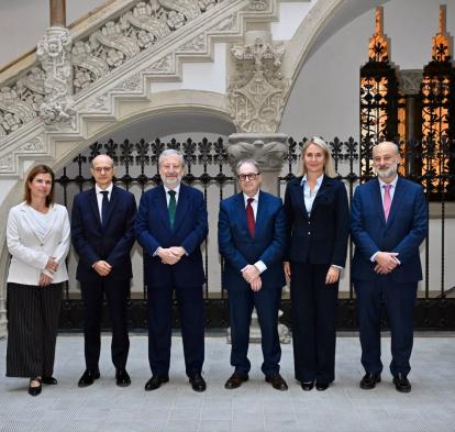 Macarena Cuenca, decana de la Deusto Business School; Javier Valle, consejero director general VidaCaixa; Tomás Muniesa, presidente de CaixaBank; Marc Simón, subdirector general de la Fundación “la Caixa”; Lisa Hehenberger, decana de Esade Business School; Javier Márquez, decano de la facultad de Económicas y Empresariales en la Universidad Pontificia Comillas.