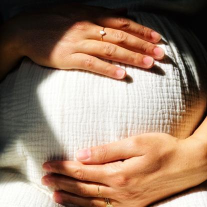 La contaminació de l’aire durant l’embaràs afecta el rendiment cognitiu en la primera infància