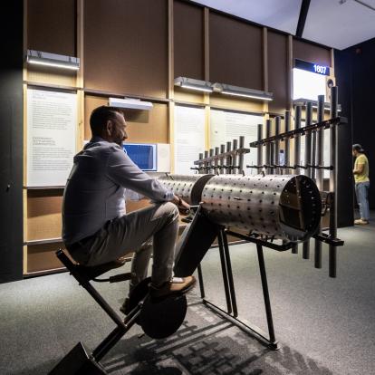 CaixaForum Zaragoza vibra con el vínculo entre la música y las matemáticas en una exposición interactiva